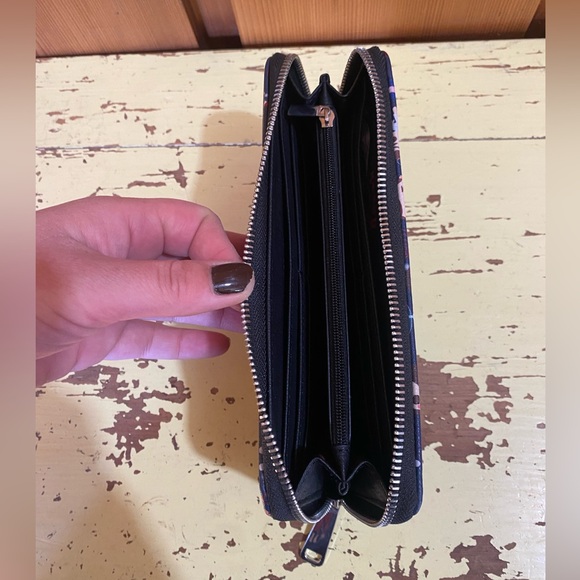 Loungefly Stranger Things Eleven Chibi Zip Around Wallet - Picture 5 of 5